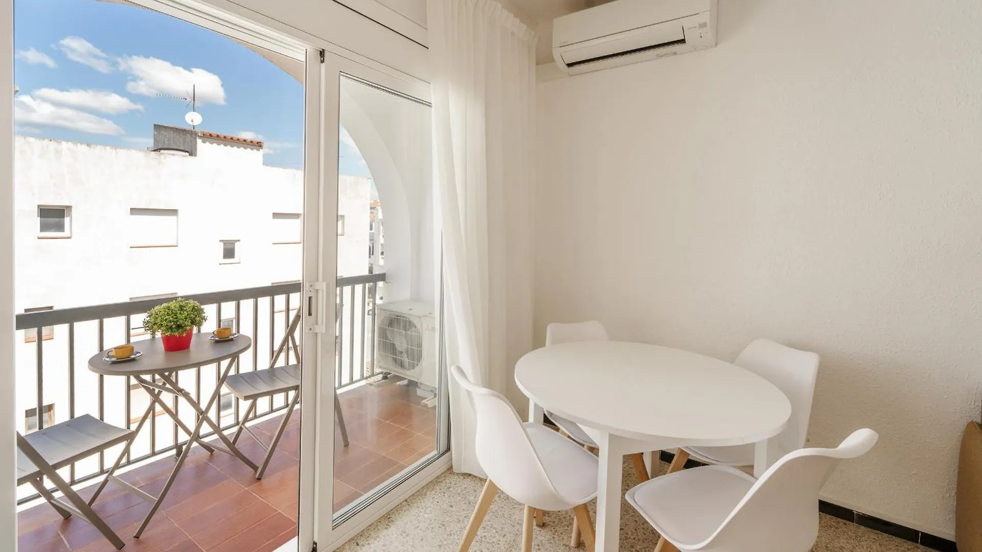 Welcs Apartamento 148 Emp Cerca Del Mar Empuriabrava 0*,  Spain
